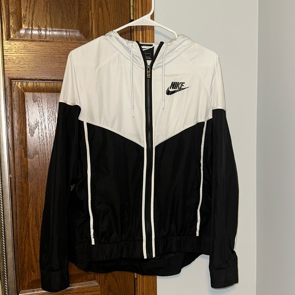 Women’s Nike Windbreaker jacket - Picture 1 of 3